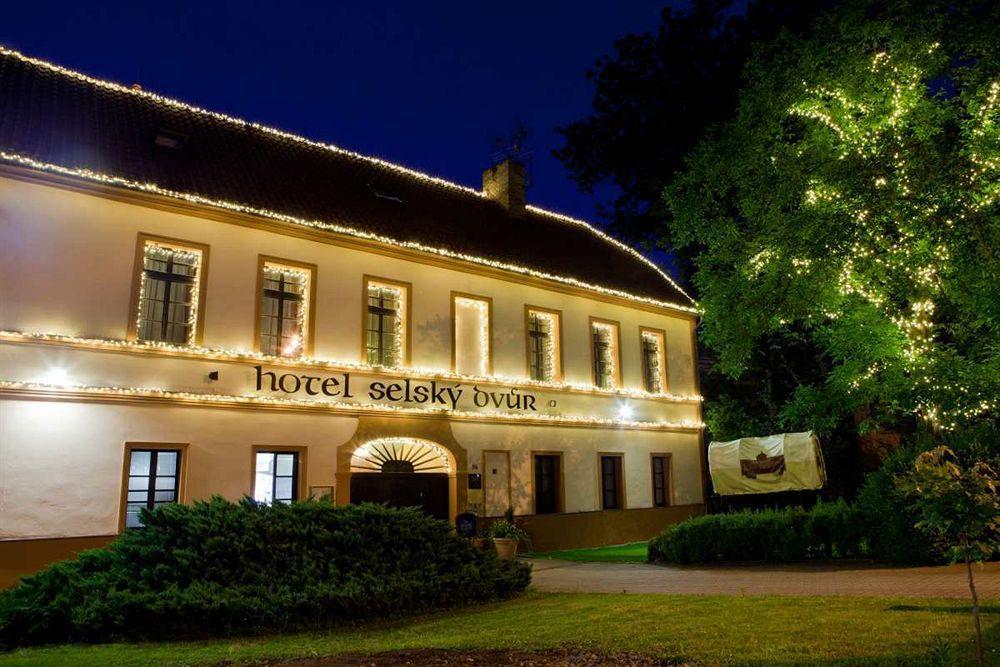 Selsky Dvur - Bohemian Village Courtyard Hotel Praga