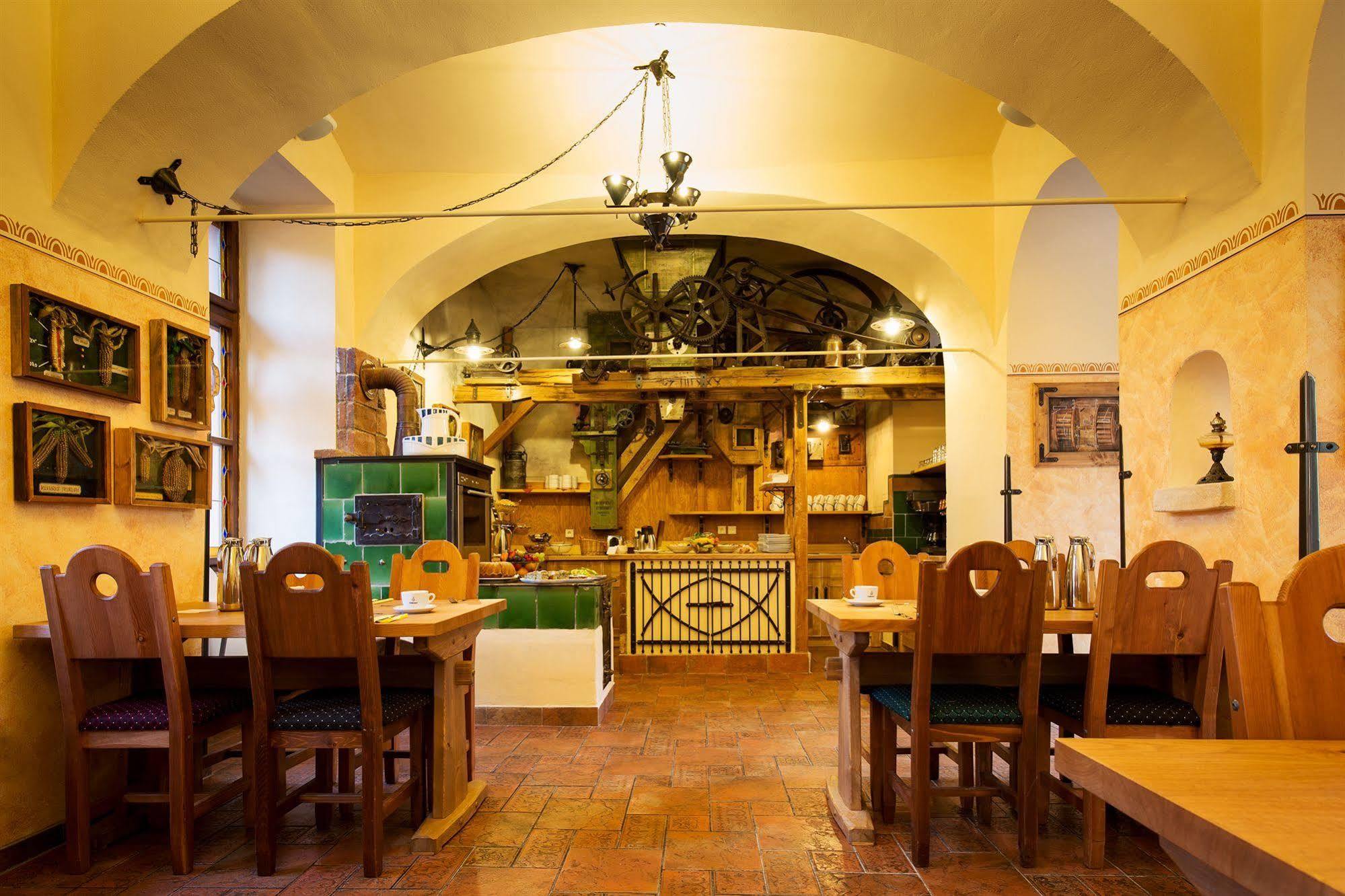 Selsky Dvur - Bohemian Village Courtyard Praga